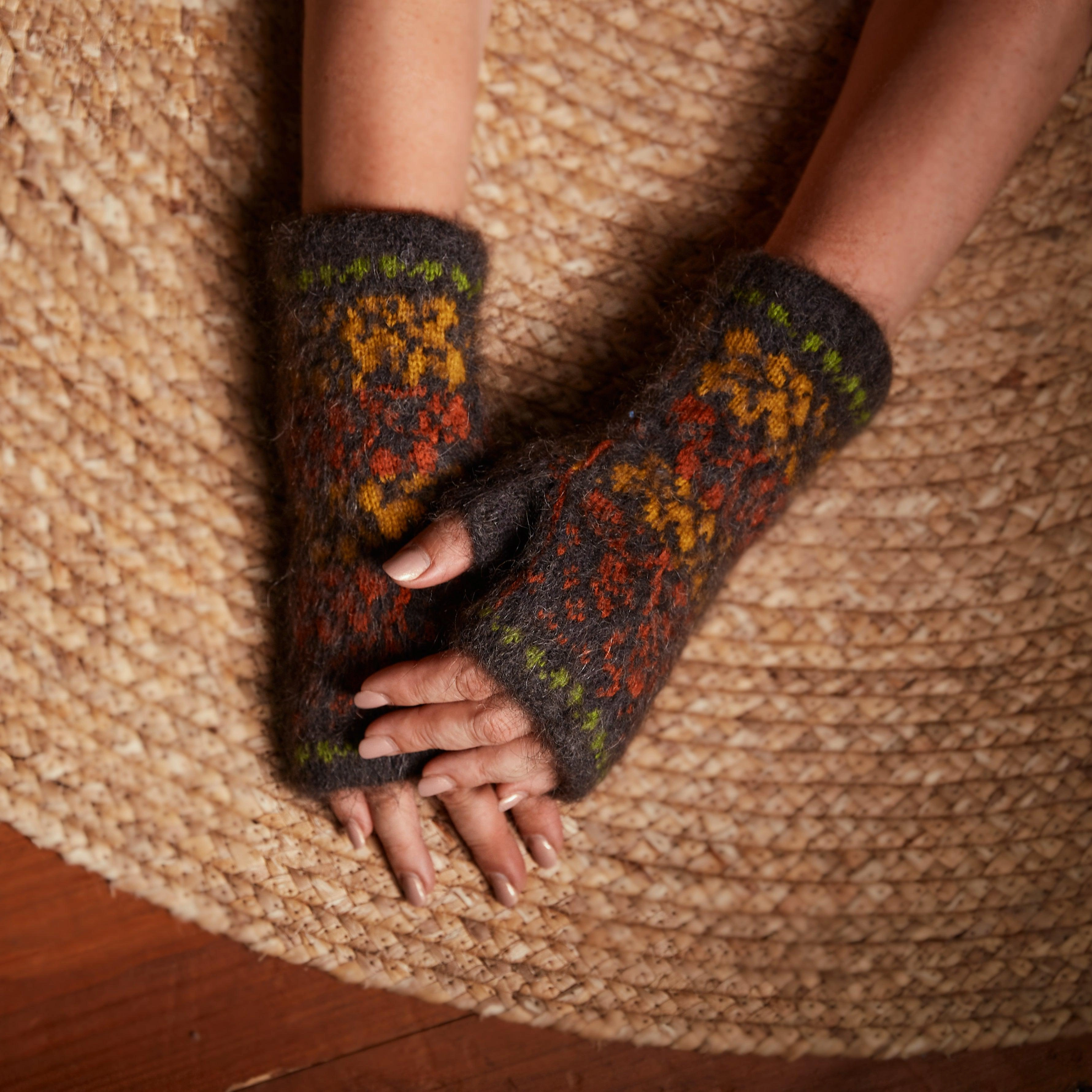 Cozy Autumn Acorn Wool Fingerless Gloves for Women - Snug & Stylish!